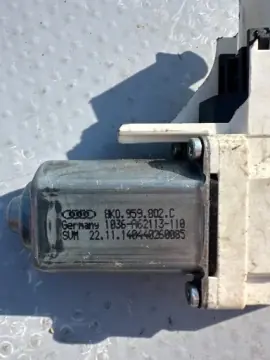 ! AUDI A1 MOTOR REGULACE OKNO DVEŘE PŘEDNÍCH 8K0959802C! - Cena od výrobce