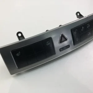 Mercedes-Benz C-Class Tlačítko pro nouzové situace A2038702110Mercedes-Benz C-Class Tlačítko pro nouzové situace A2038702110 - Nízká cena